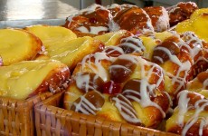 PÃO DOCE COM RECHEIO DE CREME